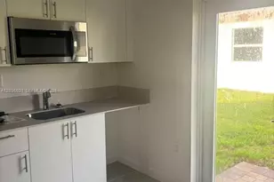 2342 SE 30th St, Homestead, FL 33035 - Photo 3