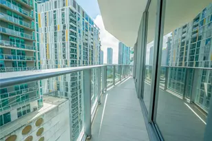 77 SE 5th St, Miami, FL 33131 - Photo 15