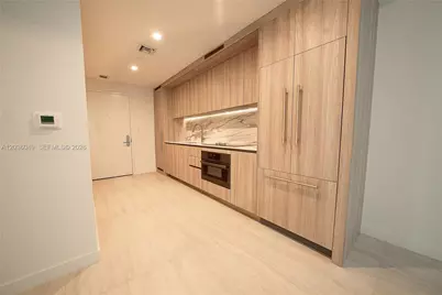 77 SE 5th St #1607, Miami, FL 33131 - Photo 3