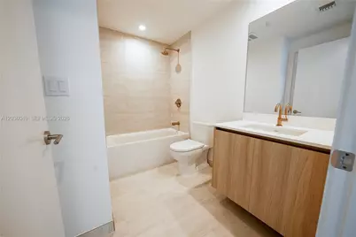 77 SE 5th St #1607, Miami, FL 33131 - Photo 9