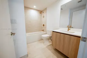77 SE 5th St, Miami, FL 33131 - Photo 9