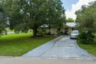 4001 Bishop Cir, Labelle, FL 33935 - Photo 3