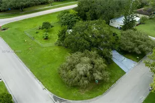 4001 Bishop Cir, Labelle, FL 33935 - Photo 15