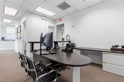 175 SW 7th St #1612, Miami, FL 33130 - Photo 7