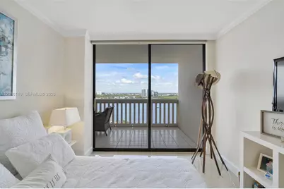 1000 W Island Blvd #2307, Aventura, FL 33160 - Photo 47