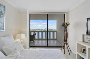 1000 W Island Blvd, Aventura, FL 33160 - Photo 47