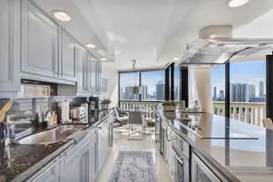 1000 W Island Blvd, Aventura, FL 33160 - Photo 11