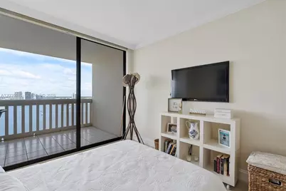 1000 W Island Blvd #2307, Aventura, FL 33160 - Photo 45