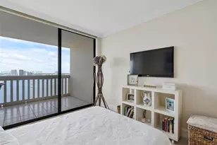 1000 W Island Blvd, Aventura, FL 33160 - Photo 45