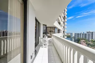 1000 W Island Blvd, Aventura, FL 33160 - Photo 37