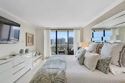 1000 W Island Blvd #2307, Aventura, FL 33160 - Photo 27