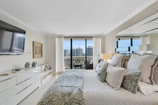 1000 W Island Blvd, Aventura, FL 33160 - Photo 27