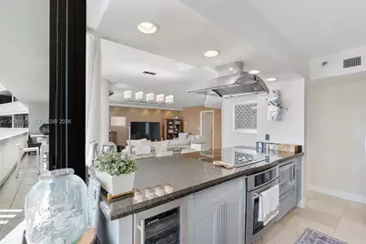 1000 W Island Blvd #2307, Aventura, FL 33160 - Photo 13