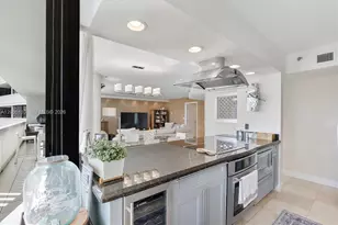 1000 W Island Blvd, Aventura, FL 33160 - Photo 13