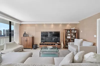 1000 W Island Blvd #2307, Aventura, FL 33160 - Photo 5