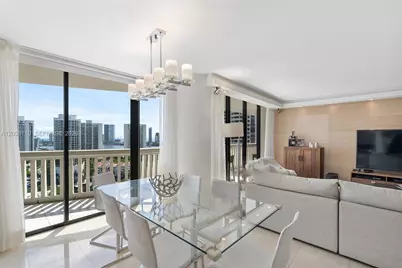 1000 W Island Blvd #2307, Aventura, FL 33160 - Photo 9
