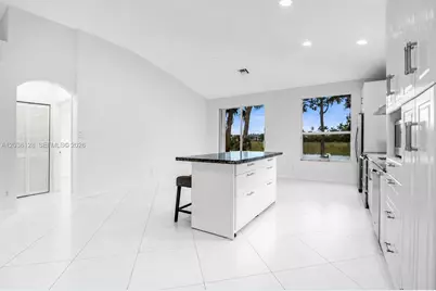 13092 NW 8th St, Pembroke Pines, FL 33028 - Photo 3