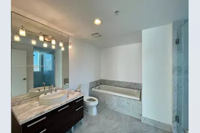 253 NE 2nd St #2108, Miami, FL 33132 - Photo 5