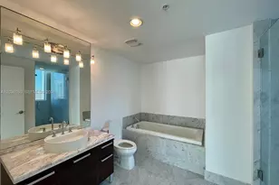 253 NE 2nd St, Miami, FL 33132 - Photo 5