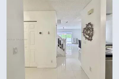 20807 NW 1st St, Pembroke Pines, FL 33029 - Photo 9