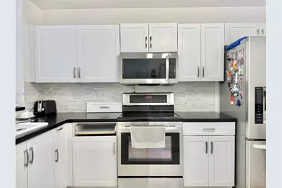 20807 NW 1st St, Pembroke Pines, FL 33029 - Photo 11