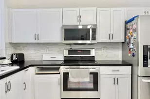 20807 NW 1st St, Pembroke Pines, FL 33029 - Photo 11