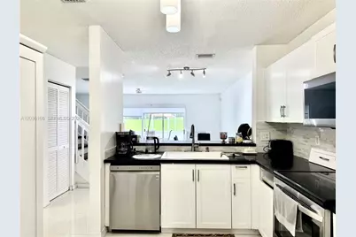 20807 NW 1st St, Pembroke Pines, FL 33029 - Photo 13