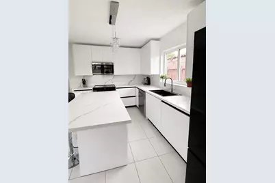 380 W 45th St, Hialeah, FL 33012 - Photo 5
