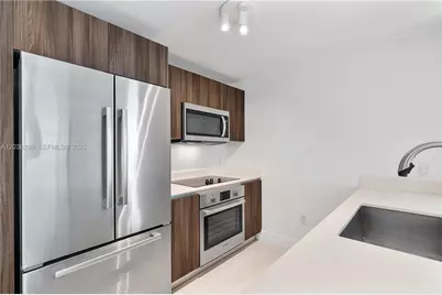488 NE 18th St #1805, Miami, FL 33132 - Photo 3