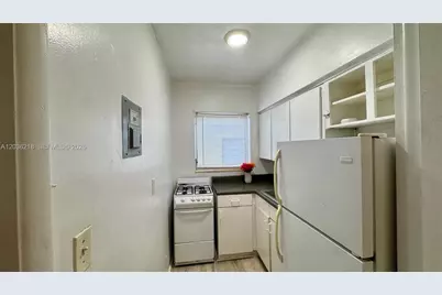 7717 Byron Ave #12, Miami Beach, FL 33141 - Photo 7