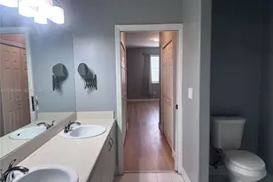 10132 NW 7th St, Miami, FL 33172 - Photo 15