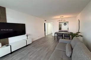 1825 W 44th Pl, Hialeah, FL 33012 - Photo 9