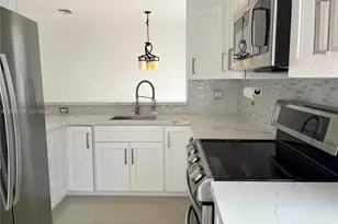 15112 NW 8th St, Pembroke Pines, FL 33028 - Photo 5
