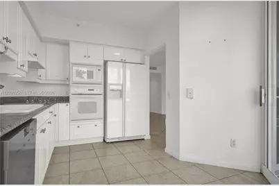 4779 Collins Ave #506, Miami Beach, FL 33140 - Photo 5