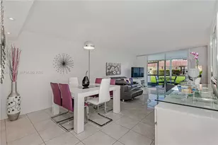 9410 N Hollybrook Lake Dr, Pembroke Pines, FL 33025 - Photo 9