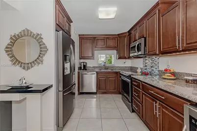 9410 N Hollybrook Lake Dr #11-109, Pembroke Pines, FL 33025 - Photo 3