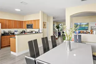 8128 NW 108th Ct, Doral, FL 33178 - Photo 11