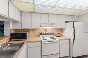 10155 NW 9th St Cir, Miami, FL 33172 - Photo 15