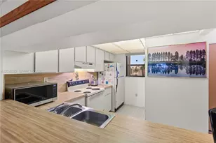 10155 NW 9th St Cir, Miami, FL 33172 - Photo 13