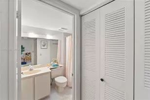 10155 NW 9th St Cir, Miami, FL 33172 - Photo 21