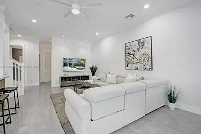 453 SW 5th Ave, Fort Lauderdale, FL 33315 - Photo 13