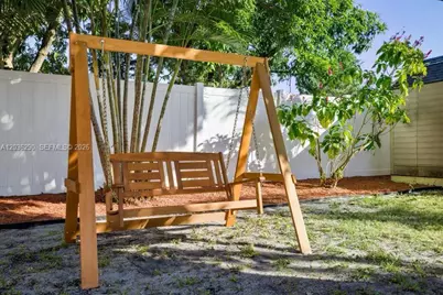 5232 NE 2nd Ave, Oakland Park, FL 33334 - Photo 5