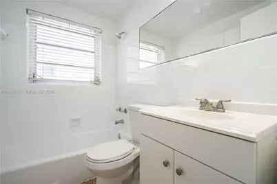 8300 Abbott #18, Miami Beach, FL 33141 - Photo 7