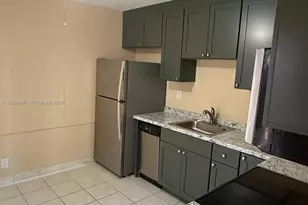812 NE 2nd St, Hallandale Beach, FL 33009 - Photo 3