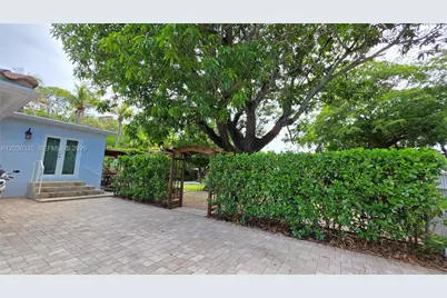 390 NE 127th St, North Miami, FL 33161 - Photo 5