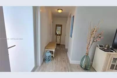 390 NE 127th St, North Miami, FL 33161 - Photo 15