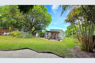 390 NE 127th St, North Miami, FL 33161 - Photo 31