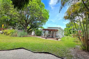 390 NE 127th St, North Miami, FL 33161 - Photo 31