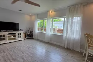 390 NE 127th St, North Miami, FL 33161 - Photo 9