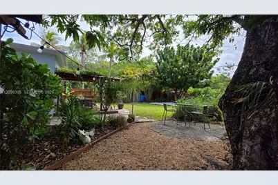 390 NE 127th St, North Miami, FL 33161 - Photo 35